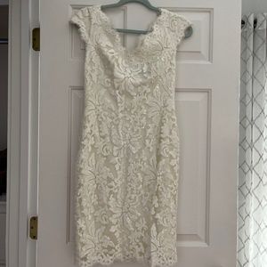 Beautiful lace and sequin designer Tadashi Shoji dress size 2